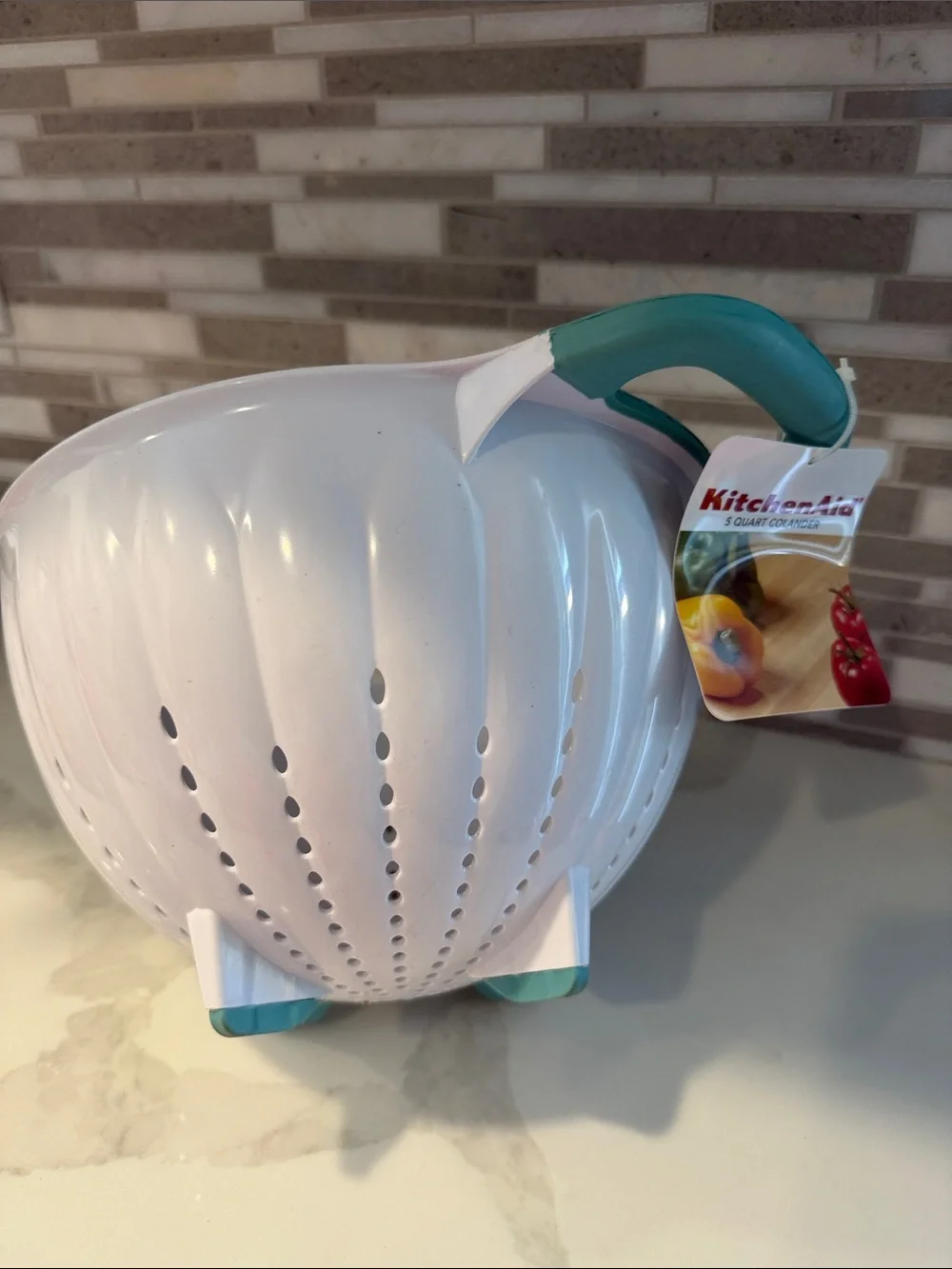 Kitchenaid 5 quart colander non slip new aqua white color plastic